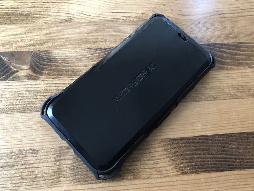 elecomのiPhoneケース、ゼロショック