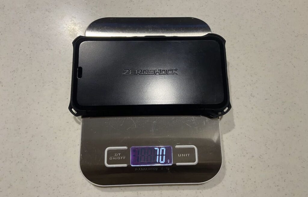 elecomのiPhoneケース、ゼロショックの重さを計る