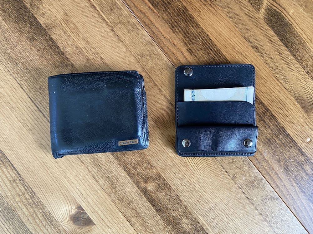 MONOMALオールイワン財布とカルバンクラインの二つ折り財布比較